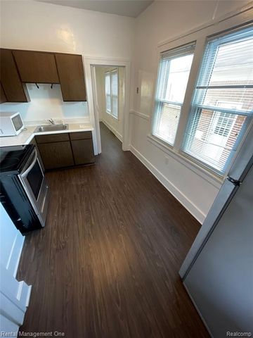 14855 Cleveland Avenue, Allen Park, MI 48101