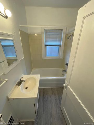 14855 Cleveland Avenue, Allen Park, MI 48101