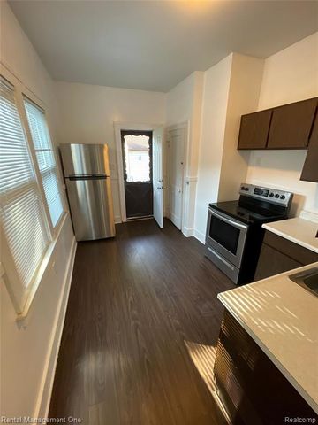 14855 Cleveland Avenue, Allen Park, MI 48101