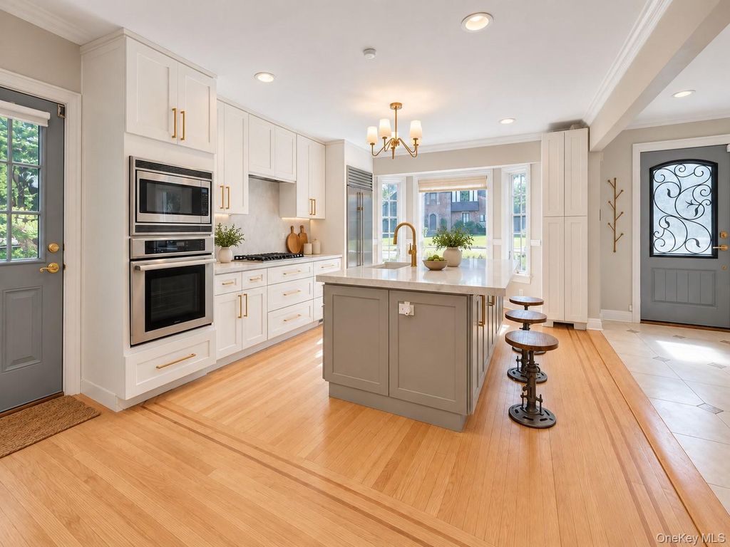 18 Pond Park Road, Great Neck, NY 11023 — photo 3