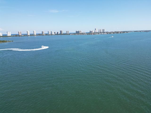 101 Doolen Court 305, North Palm Beach, FL 33408