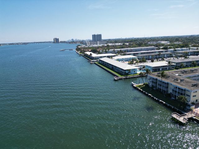 101 Doolen Court 305, North Palm Beach, FL 33408