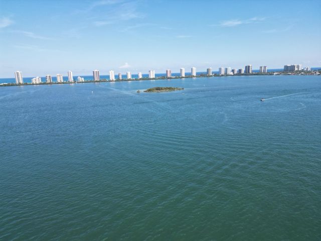 101 Doolen Court 305, North Palm Beach, FL 33408