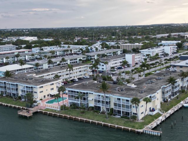 101 Doolen Court 305, North Palm Beach, FL 33408