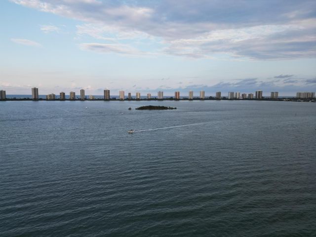 101 Doolen Court 305, North Palm Beach, FL 33408