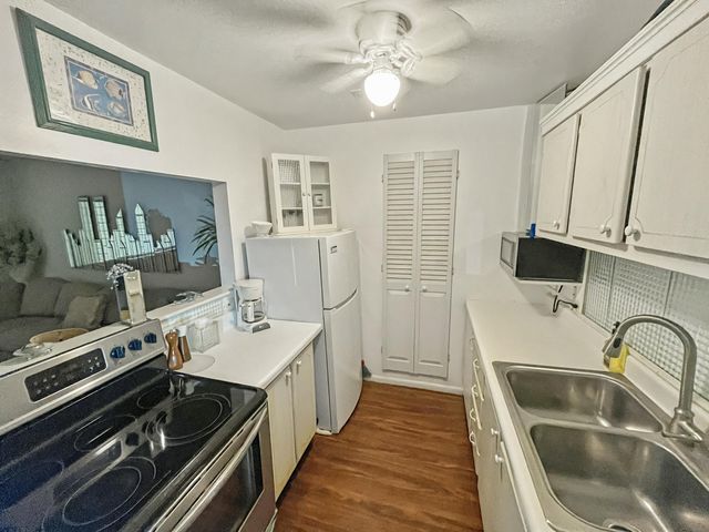 101 Doolen Court 305, North Palm Beach, FL 33408