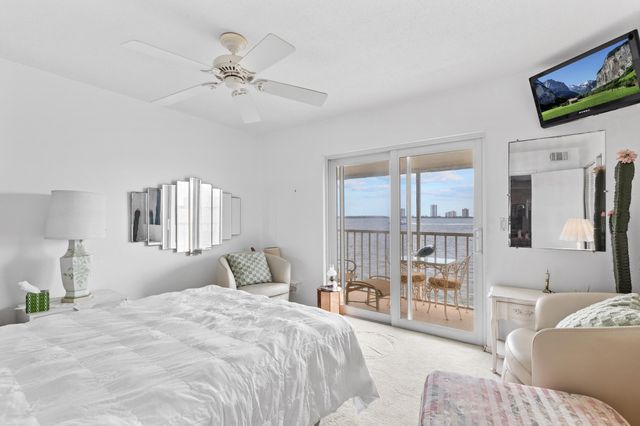 101 Doolen Court 305, North Palm Beach, FL 33408