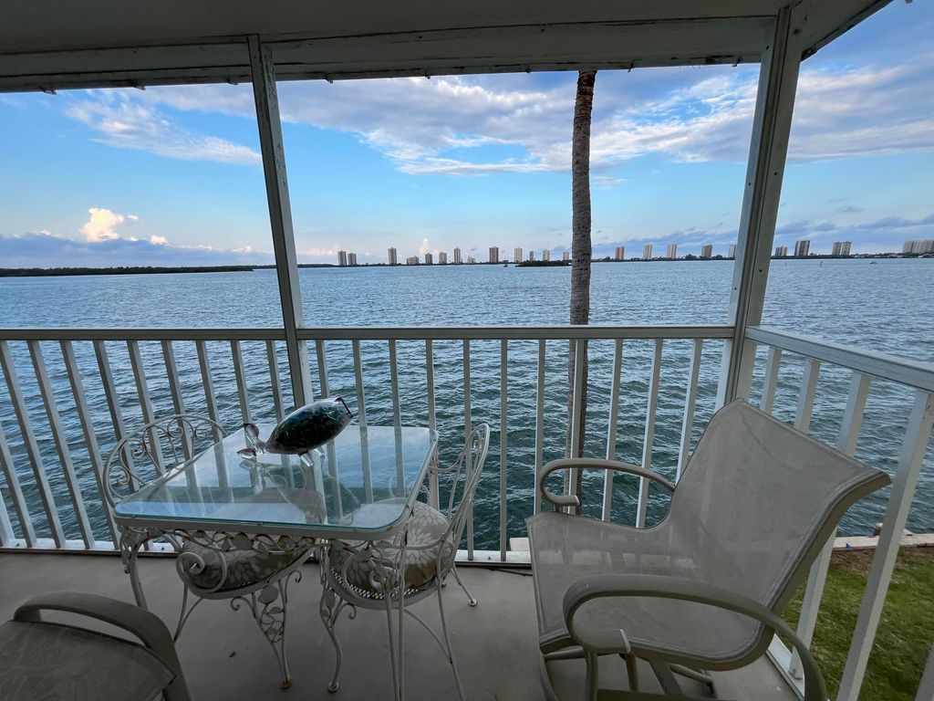 101 Doolen Court 305, North Palm Beach, FL 33408