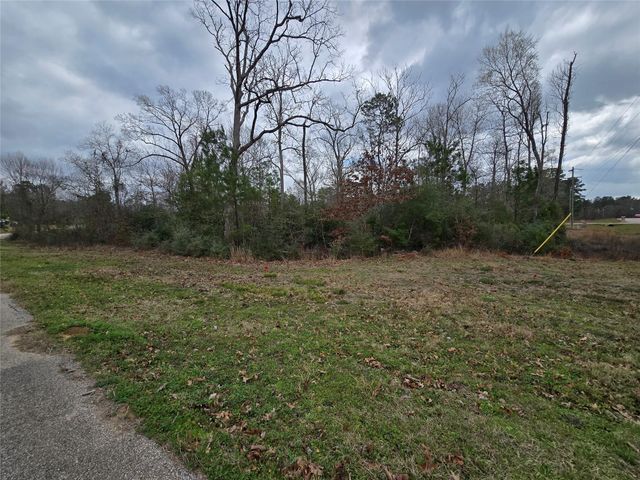 74 County Road 6323, Dayton, TX 77535