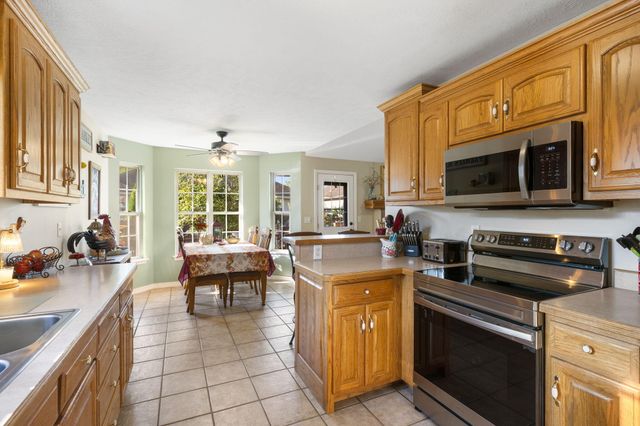 886 West Paddington Drive, Nixa, MO 65714