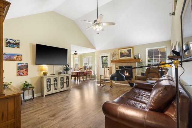 886 West Paddington Drive, Nixa, MO 65714