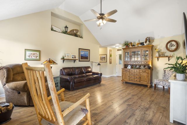 886 West Paddington Drive, Nixa, MO 65714