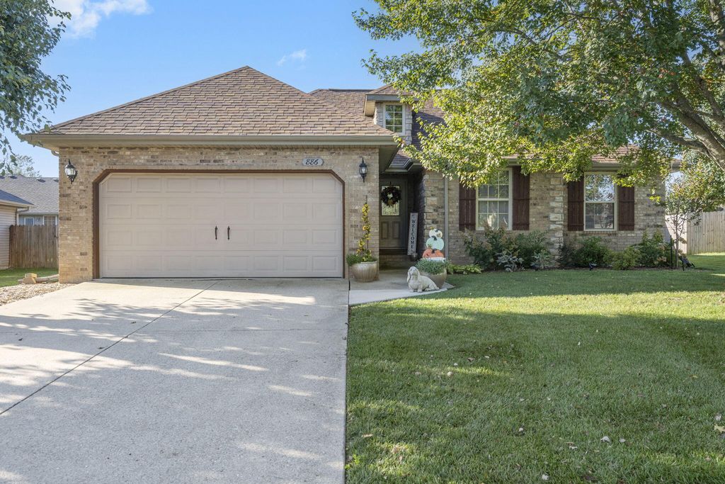 886 West Paddington Drive, Nixa, MO 65714