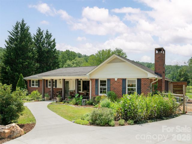 525 Carson Drive, Hendersonville, NC 28791