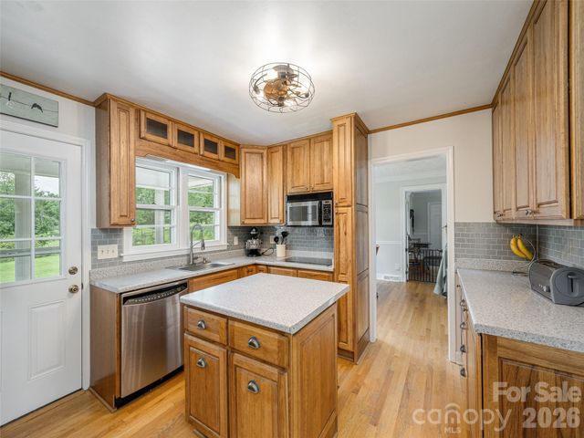 525 Carson Drive, Hendersonville, NC 28791