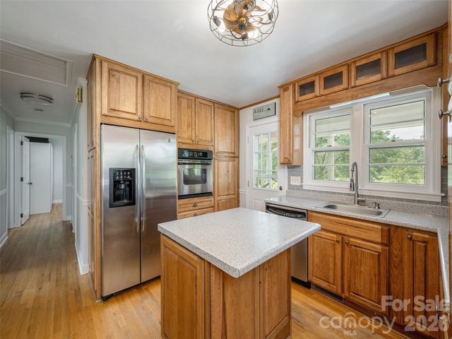 525 Carson Drive, Hendersonville, NC 28791
