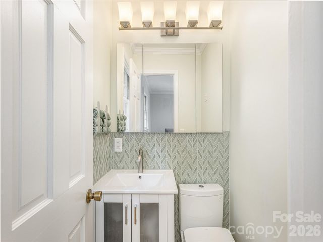 525 Carson Drive, Hendersonville, NC 28791