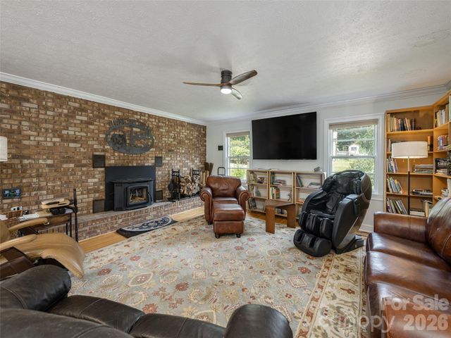525 Carson Drive, Hendersonville, NC 28791