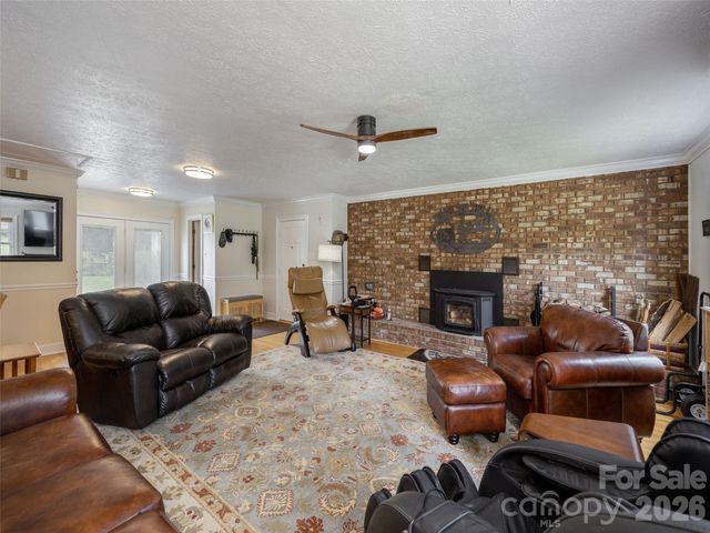 525 Carson Drive, Hendersonville, NC 28791