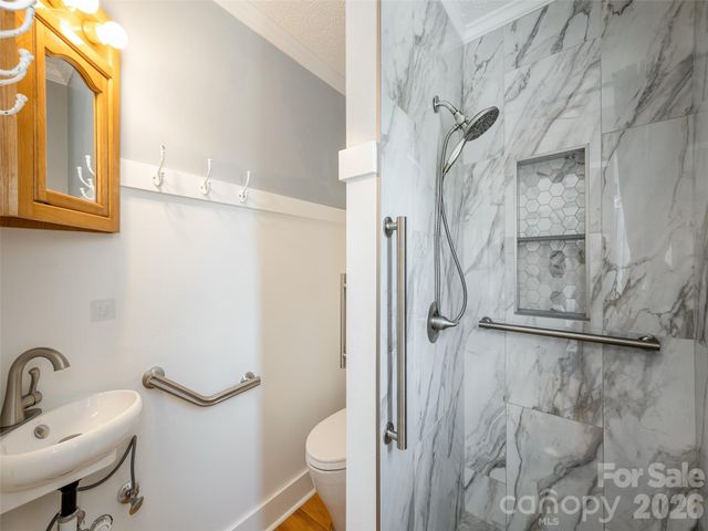 525 Carson Drive, Hendersonville, NC 28791