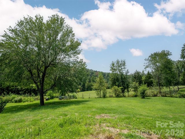 525 Carson Drive, Hendersonville, NC 28791