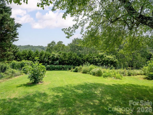 525 Carson Drive, Hendersonville, NC 28791
