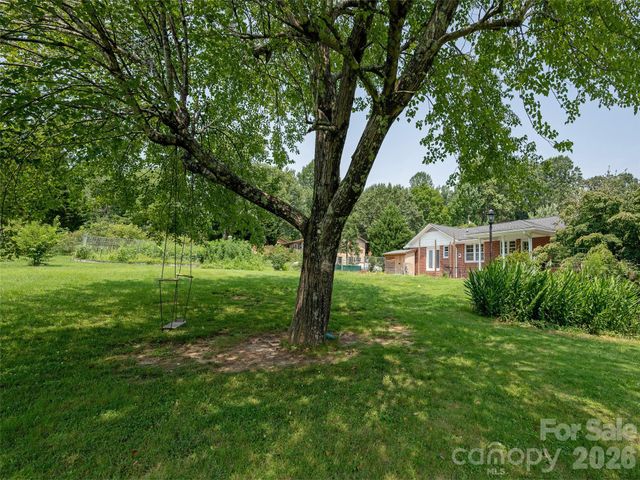 525 Carson Drive, Hendersonville, NC 28791