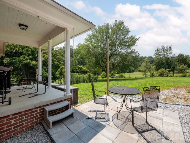 525 Carson Drive, Hendersonville, NC 28791