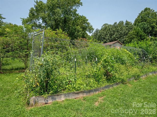 525 Carson Drive, Hendersonville, NC 28791
