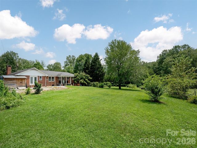 525 Carson Drive, Hendersonville, NC 28791