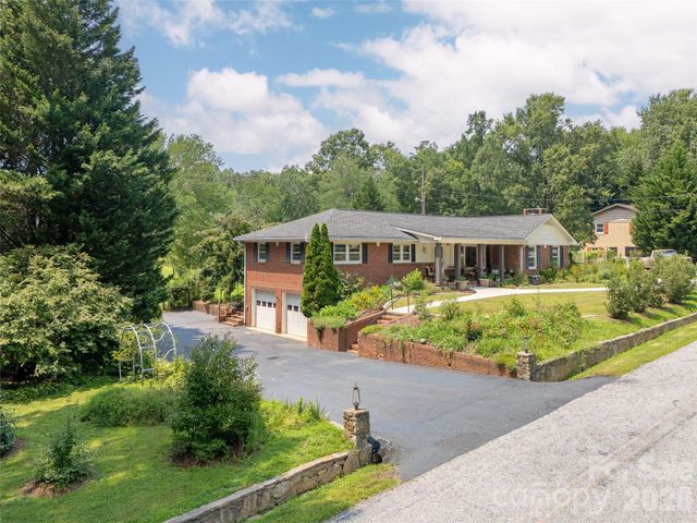 525 Carson Drive, Hendersonville, NC 28791