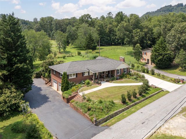 525 Carson Drive, Hendersonville, NC 28791
