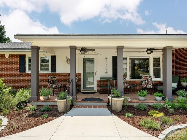 525 Carson Drive, Hendersonville, NC 28791