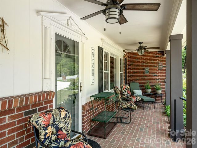 525 Carson Drive, Hendersonville, NC 28791