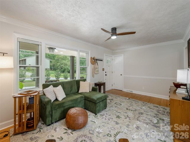 525 Carson Drive, Hendersonville, NC 28791