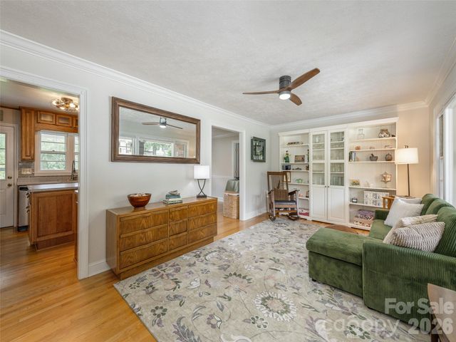 525 Carson Drive, Hendersonville, NC 28791