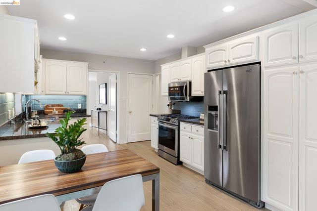 4434 Davenport Ave, Oakland, CA 94619