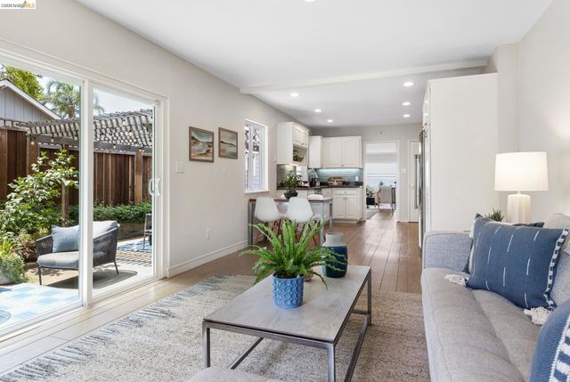 4434 Davenport Ave, Oakland, CA 94619