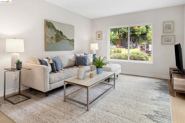 4434 Davenport Ave, Oakland, CA 94619