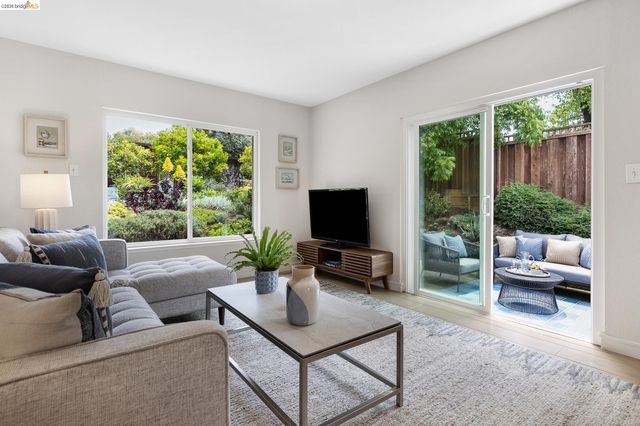 4434 Davenport Ave, Oakland, CA 94619