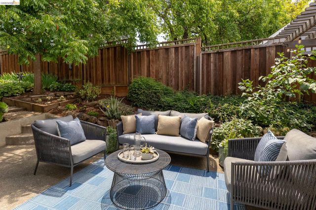 4434 Davenport Ave, Oakland, CA 94619