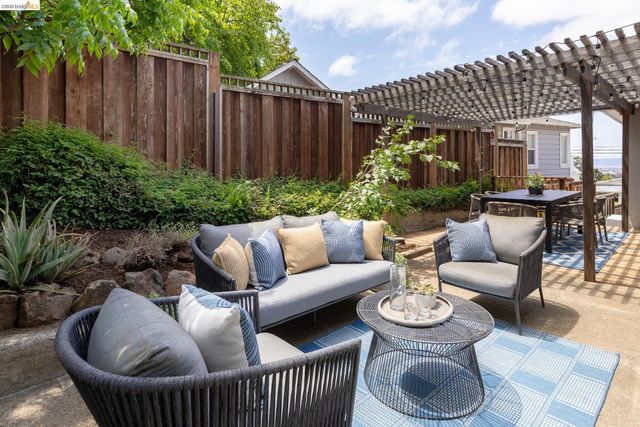 4434 Davenport Ave, Oakland, CA 94619