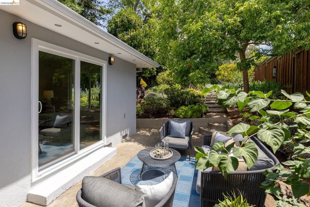 4434 Davenport Ave, Oakland, CA 94619