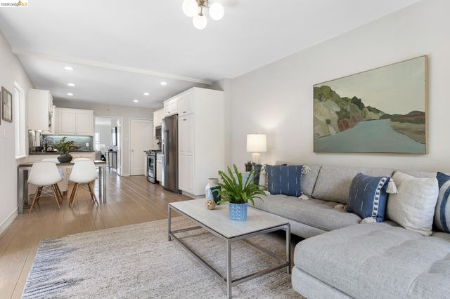 4434 Davenport Ave, Oakland, CA 94619