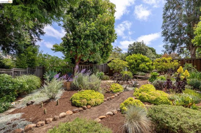 4434 Davenport Ave, Oakland, CA 94619