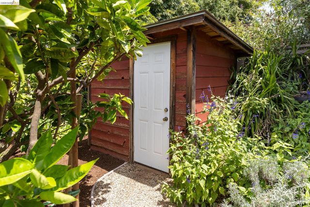 4434 Davenport Ave, Oakland, CA 94619