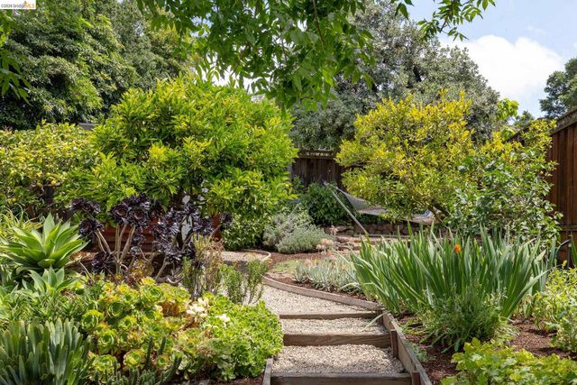 4434 Davenport Ave, Oakland, CA 94619