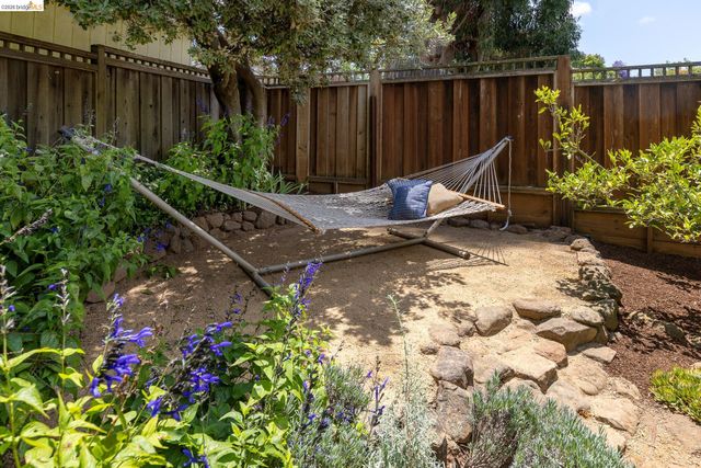 4434 Davenport Ave, Oakland, CA 94619