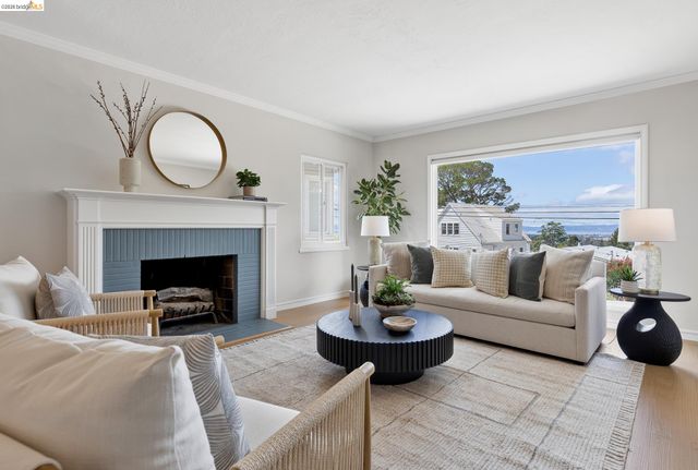 4434 Davenport Ave, Oakland, CA 94619