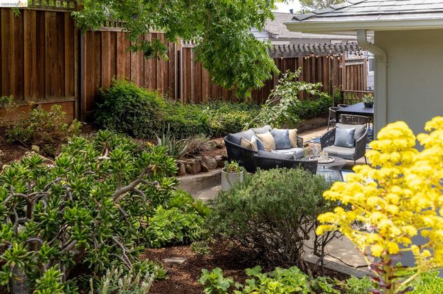 4434 Davenport Ave, Oakland, CA 94619